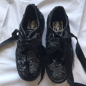 Sequins and velvet black sneakers